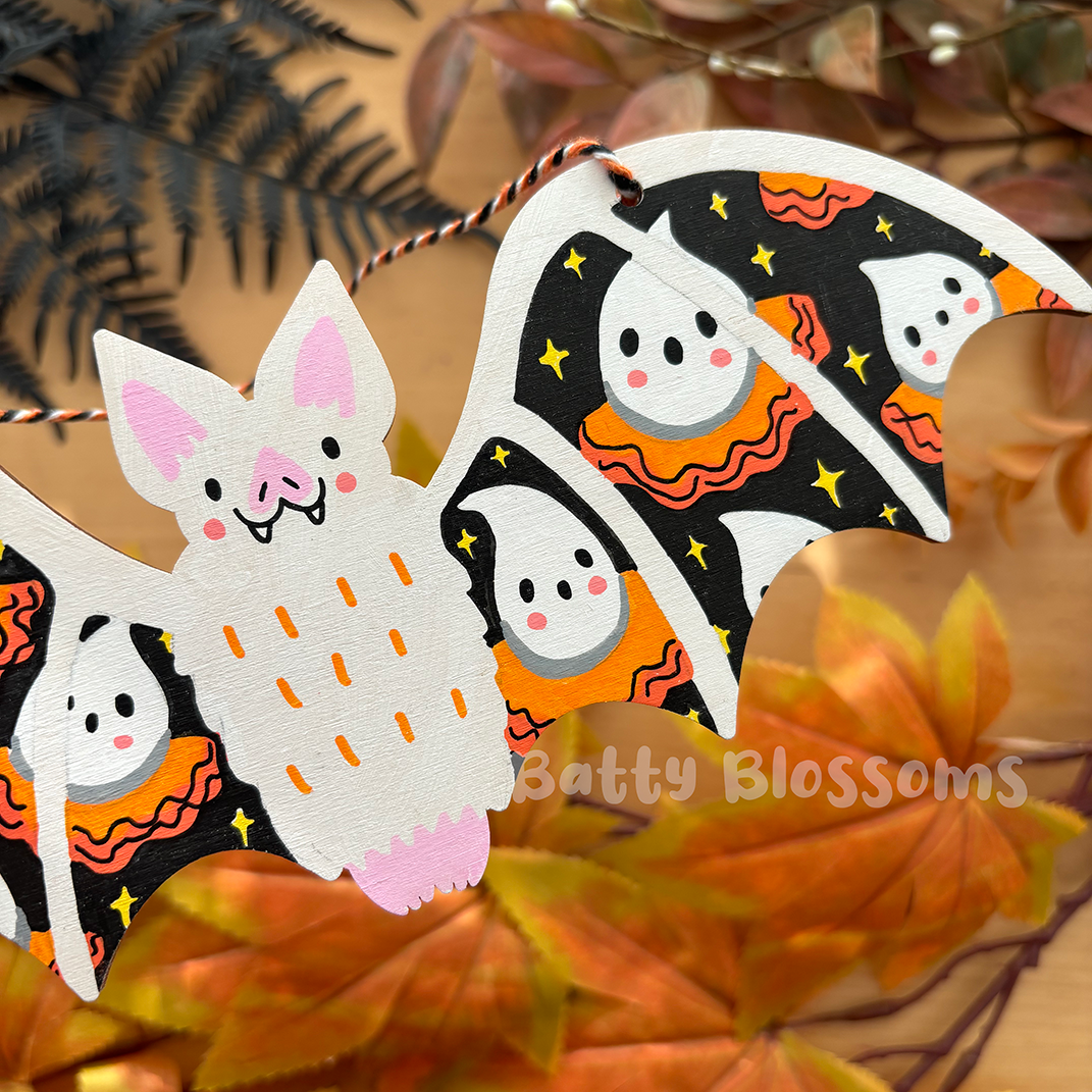 'Casper' hanging wooden bat