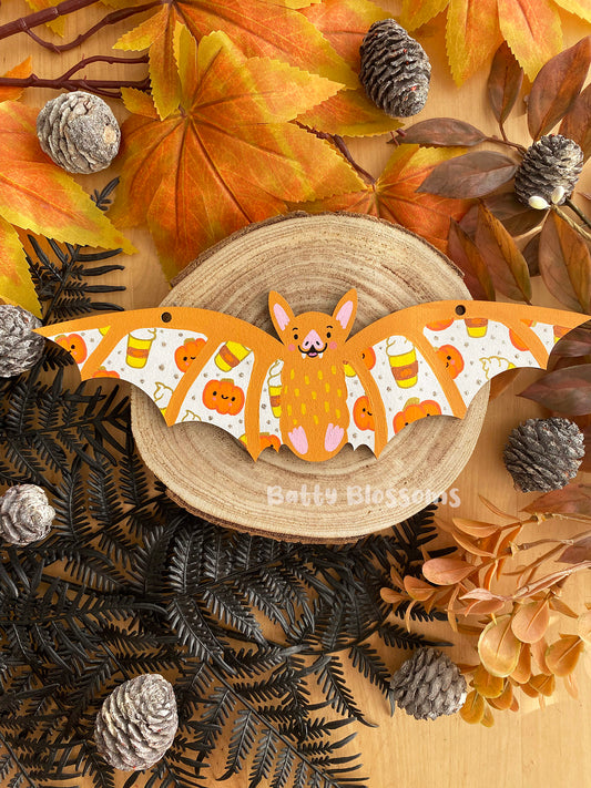 'Cinnamon' hanging wooden bat