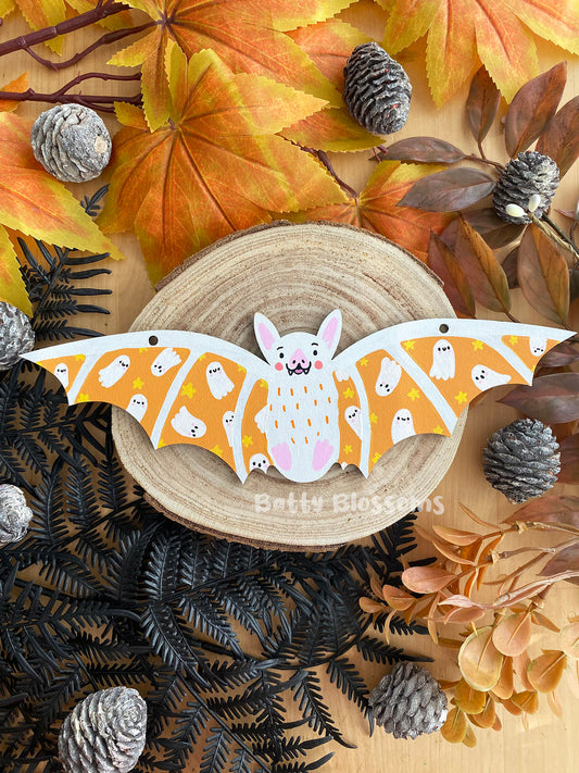 'Phantom' hanging wooden bat