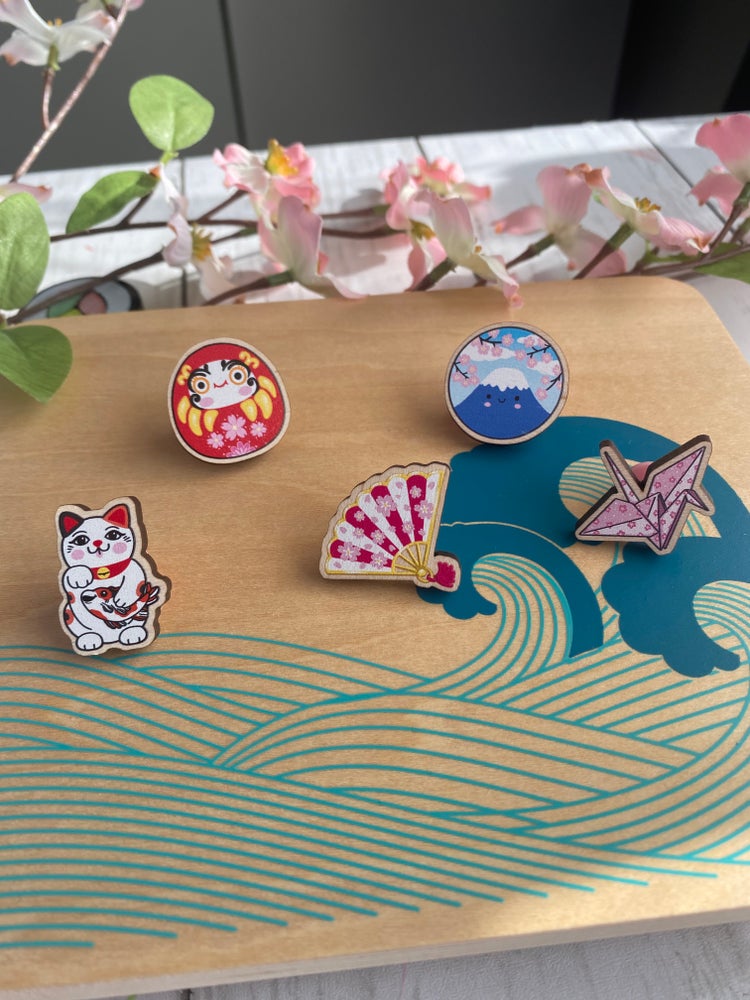 Lucky Cat wooden pin