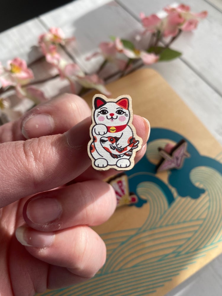 Lucky Cat wooden pin